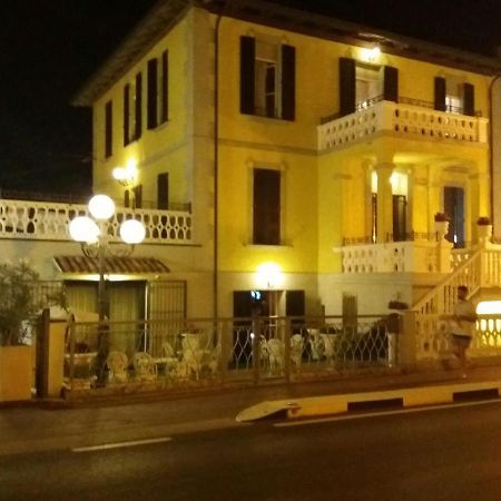 Hotel Villa Laura Rímini Exterior foto