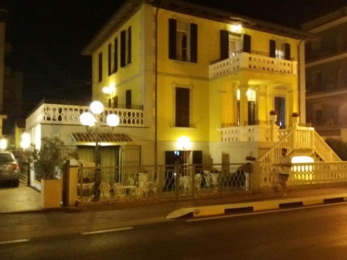 Hotel Villa Laura Rímini Exterior foto